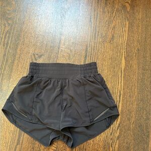 Lululemon Black Hotty Hots, HR 2.5 inch, size 2